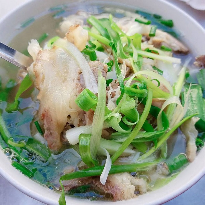 Sá sùng khô nấu phở